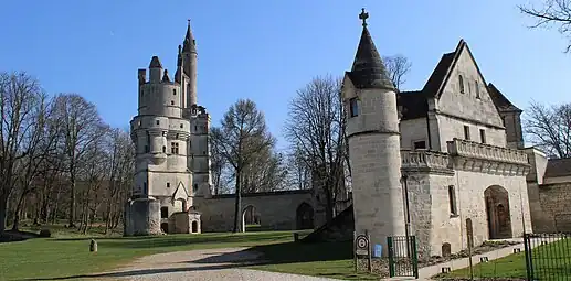 Vue de l'ensemble du château.