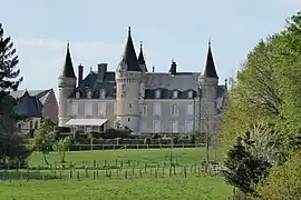 Le château et l'église en 2019.
