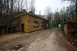 Le corps de garde extérieur.
