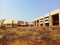 Bâtiment du lycée scientifique en janvier