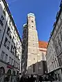 Les deux tours de la Frauenkirche de Munich - env. 98m chacune - vue latérale