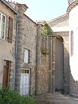 et au coin de l'église.