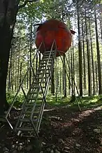 « Scandale au paradis » sur le sentier des sculptures de Leube dans la commune de Grödig à Salzbourg, 2015