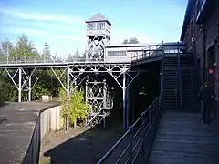 Passerelle d'accès au moulinage du puits no 2.