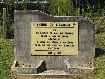 Mémorial du « chemin de l'évasion » entre l'ancienne scierie Temboury (zone occupée) et le bois de fatigue (zone libre)