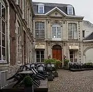 Portail et cour de l'Hôtel du Juge Garde des Monnaies