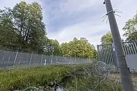 Barrière frontalière construite par la Lituanie.