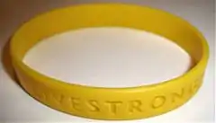 Le Livestrong wristband, le populaire bracelet de la fondation de Lance Armstrong.