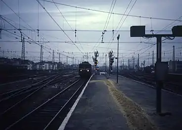 La 2911 (livrée transitoire) à Bruxelles-Midi en 1982.