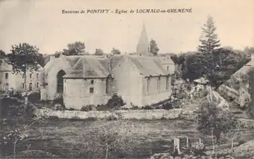 L'église entourée du cimetière au début du XXe siècle.