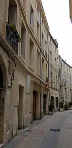 Le 5 rue de la Croix-d'Or, connu sous le nom d'ancien logis de la Croix-d'Or (qui fut une auberge pendant du XIIIe au XIXe siècle et qui donnera son nom à la rue) et le siège de l'AGEM durant la majeure partie du XXe.