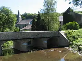 Le village et le pont sur l'Eau Blanche.