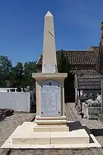 Le monument aux morts dans le cimetière (août&nbsp;2011)