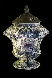 Fontaine d'applique, Marseille, musée des arts décoratifs, de la faïence et de la mode.