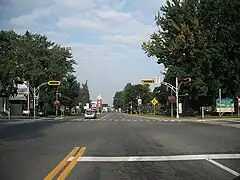 Avenue Saint-Laurent à l'intersection avec la rue Notre-Dame.