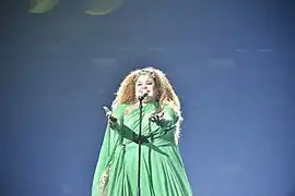 Loulou LaMotte interprétant Inga Sorger.