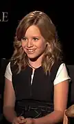 Lulu Wilson interprète Shirley enfant.