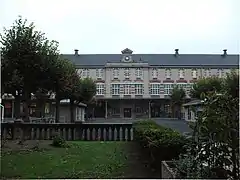 cour intérieure du lycée