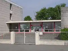 Lycée général Merleau-Ponty.