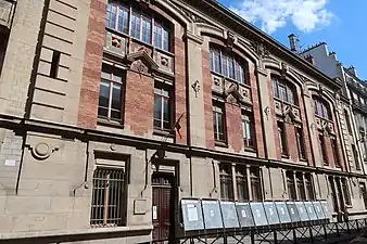 Lycée au no 5.