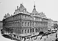 Photographie ancienne en noir et blanc du palais de la Bourse lyonnais.