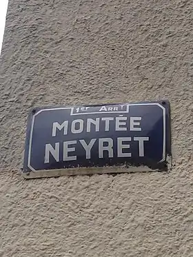 Voir la plaque.