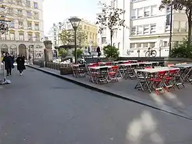 La place de la Paix et à l'arrière, la rue de la Martinière