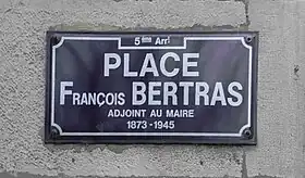 Voir la plaque.