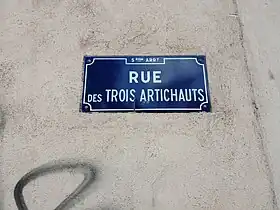Voir la plaque.