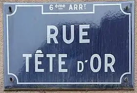 Voir la plaque.