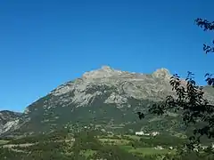 Tête de Louis XVI (à gauche) et le Peissièou (à droite), respectivement 2 408 et 2 406 m d'altitude.