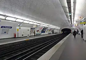 Les quais de la station.