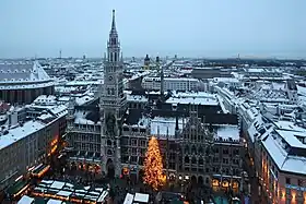 Marché de Noël de la place Marienplatz (place Sainte-Marie) devant l'Hôtel de ville de Munich