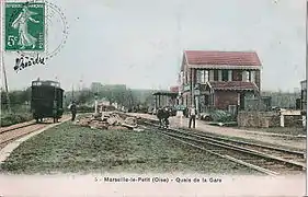 Vue des quais de la gare de Marseille-en-Beauvaisisau début du XXe siècle.