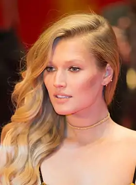 Toni Garrn durant la Berlinale en février 2017.