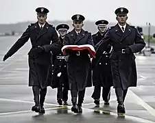 Garde d'honneur de la base.