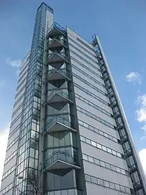 La tour de l'Itäkeskus vue de la Tour de Lübeck (fi).