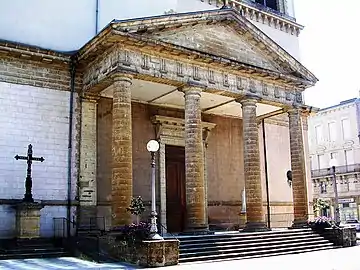 n°35 : fronton de l'église de la Madeleine (1831).