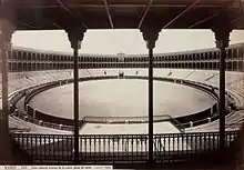 La nouvelle enceinte taurine, en juin 1874. Photo de Jean Laurent.