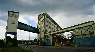 Entrepots, passerelle et boisseau.