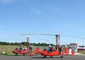 Deux autogires sur l'aérodrome de la Bourdine en 2009.