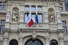 Vue détaillée de la façade.