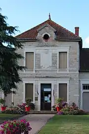 Corps central de la mairie.