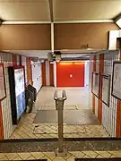 Couloir d'accès principal débouchant place Hentgés