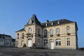 La mairie.