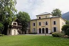 Photographie de la mairie de Faverges depuis le parc Simon Berger.
