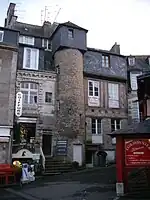 MaisonErreur de la base Mérimée indiquant une tour de l'ancien château de l'Hermine.Ancienne tour