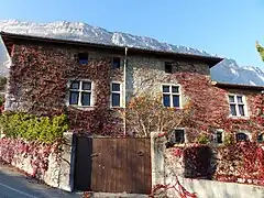 Maison ancienne (fenêtres à meneaux).