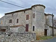 Une maison à tours, dite « Le château », près de Vachères.