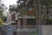 No 81 bis : maisons Jaoul (détail).